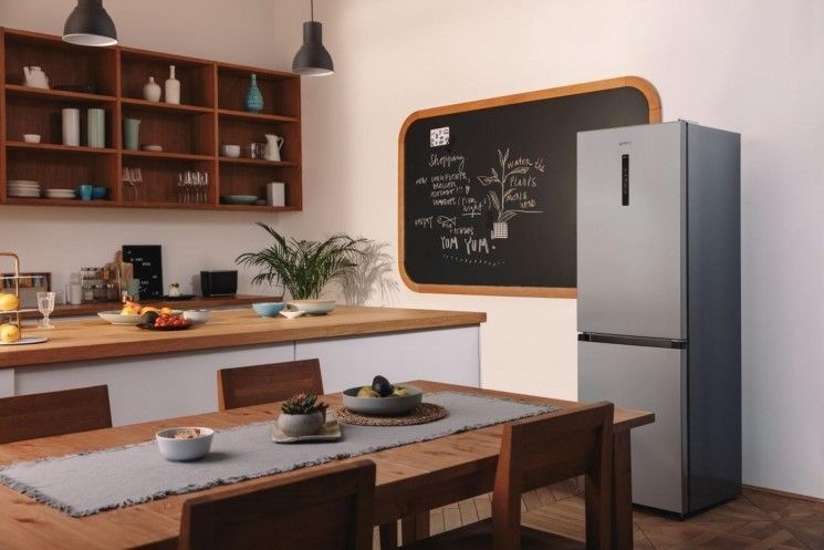 Холодильник з нижн. мороз. камерою Gorenje, 185х60х60см, 2 двері, 210(110)л, А++, NoFrost Plus, Зона св-ті, Зовн. Диспл, сірий NRK6192AS4 фото